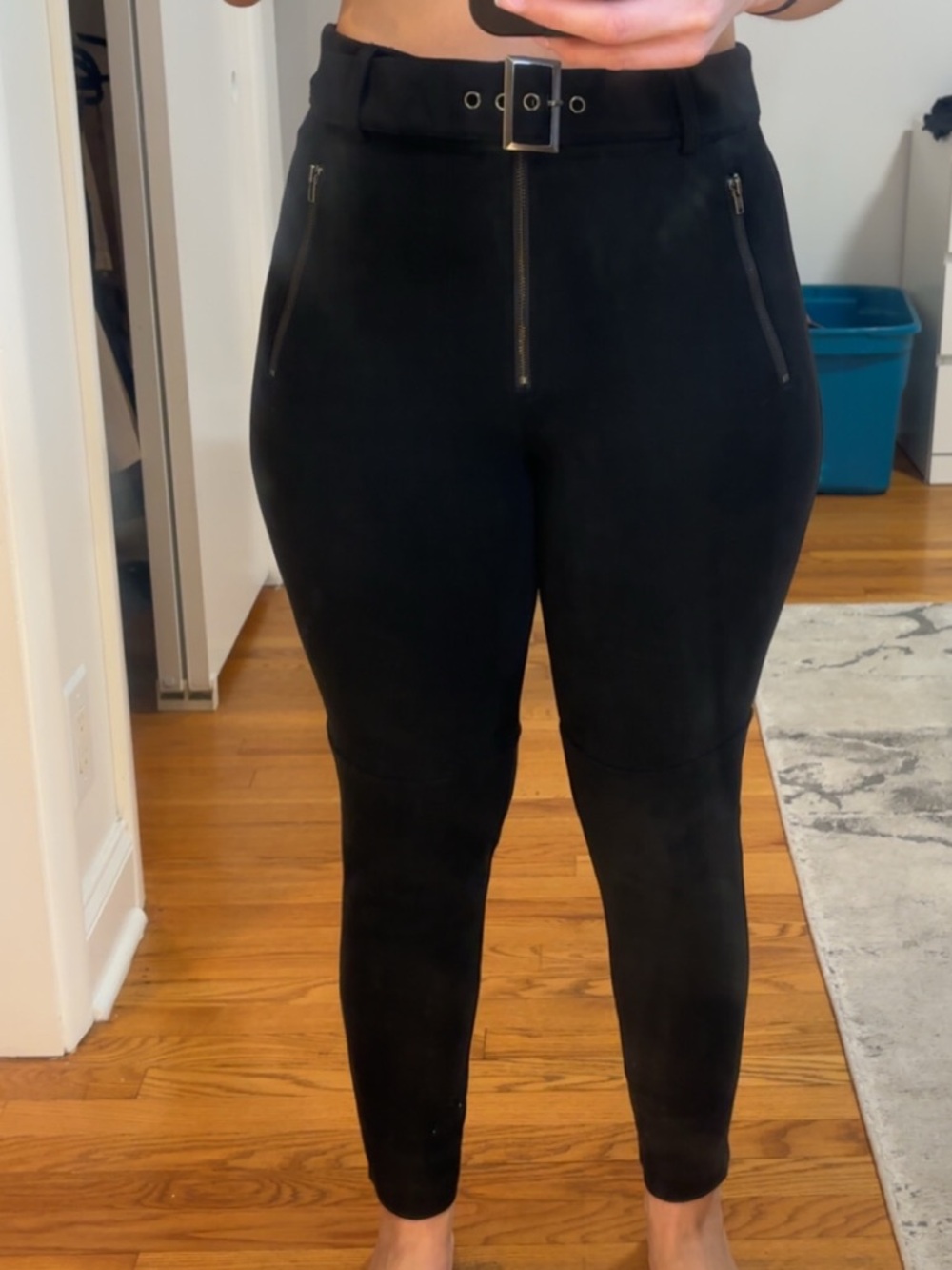 Forever 21 Black Skinny Belted Zip-Front Pants - Picture 4 of 5